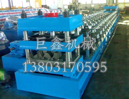 高速護(hù)欄成型機(jī)